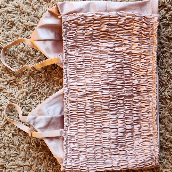 Silky metallic creamish/pink crop tank top with adjustable straps womans small - Picture 3 of 12